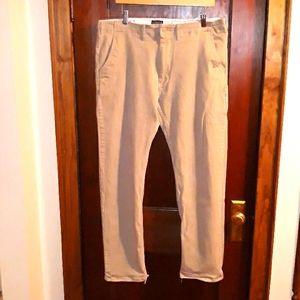 Levi Khaki pants stretchy